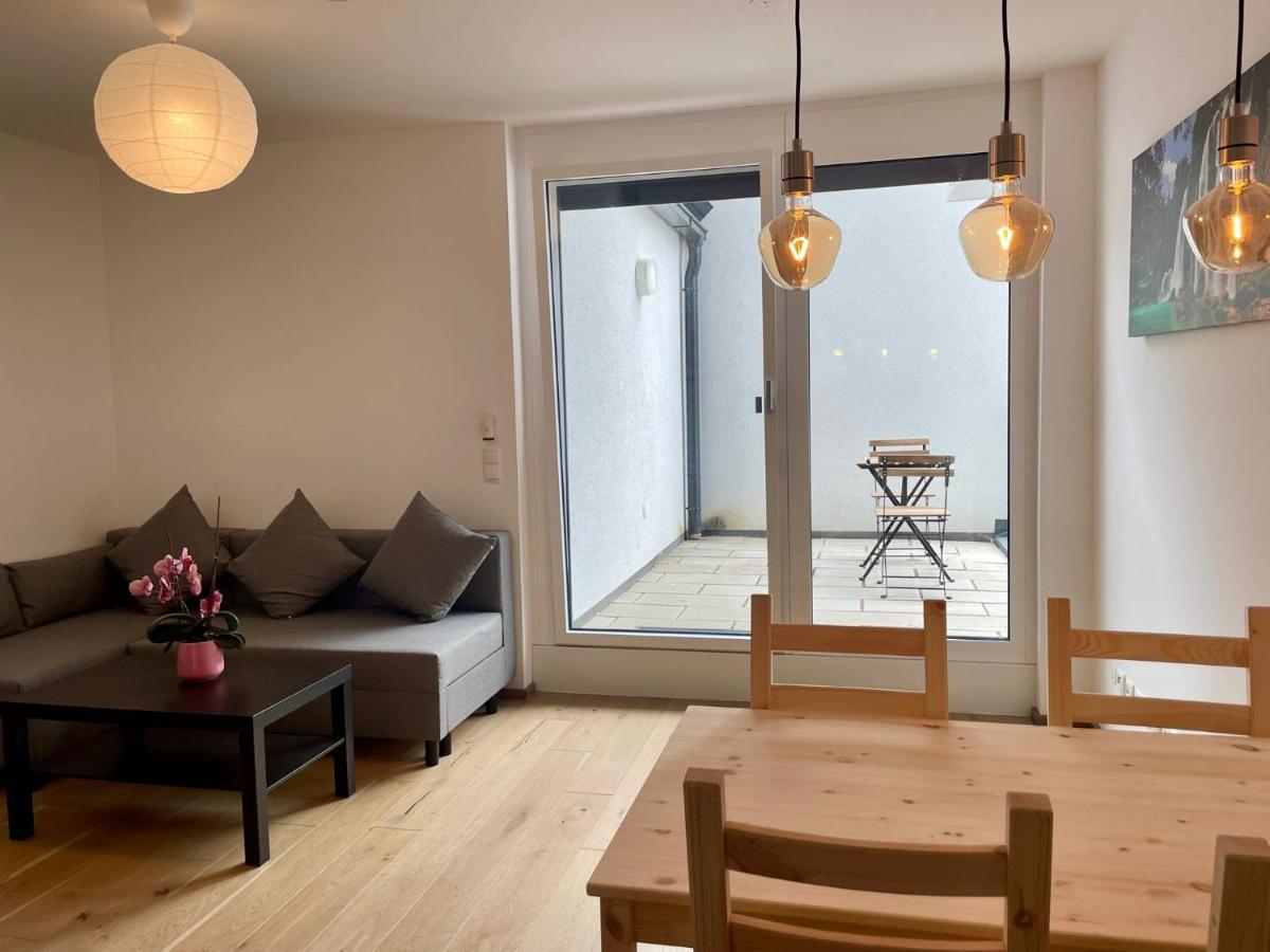 Modern & Stylish In 22th Apartment Vienna